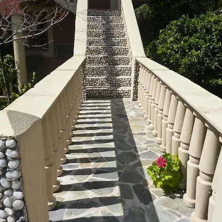 Marinos At Lourdata Village *